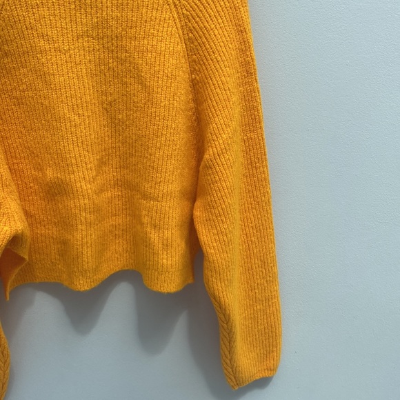 Urban Outfitters BDG Sweater - Picture 12 of 12